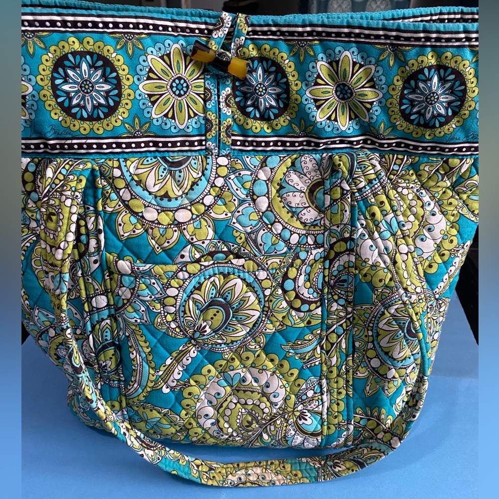 NWOT Large Vera Bradley tote - retired peacock print